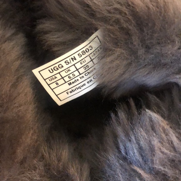 ❤️SOLD❤️UGG Bailey with button - Picture 7 of 8